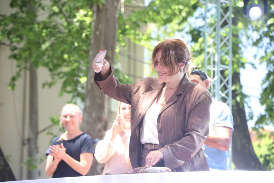 La Intendente de Colonia Caroya dando la apertura